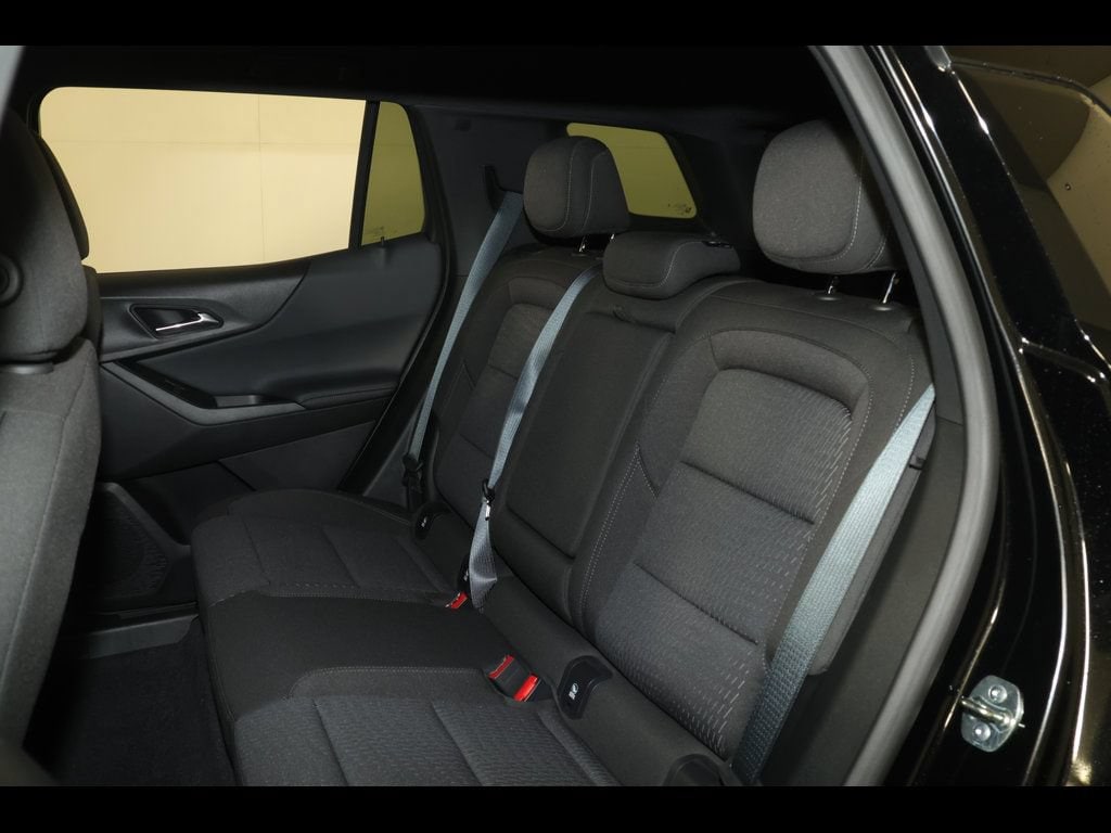 2027 Chevrolet Equinox LT - Photo 23
