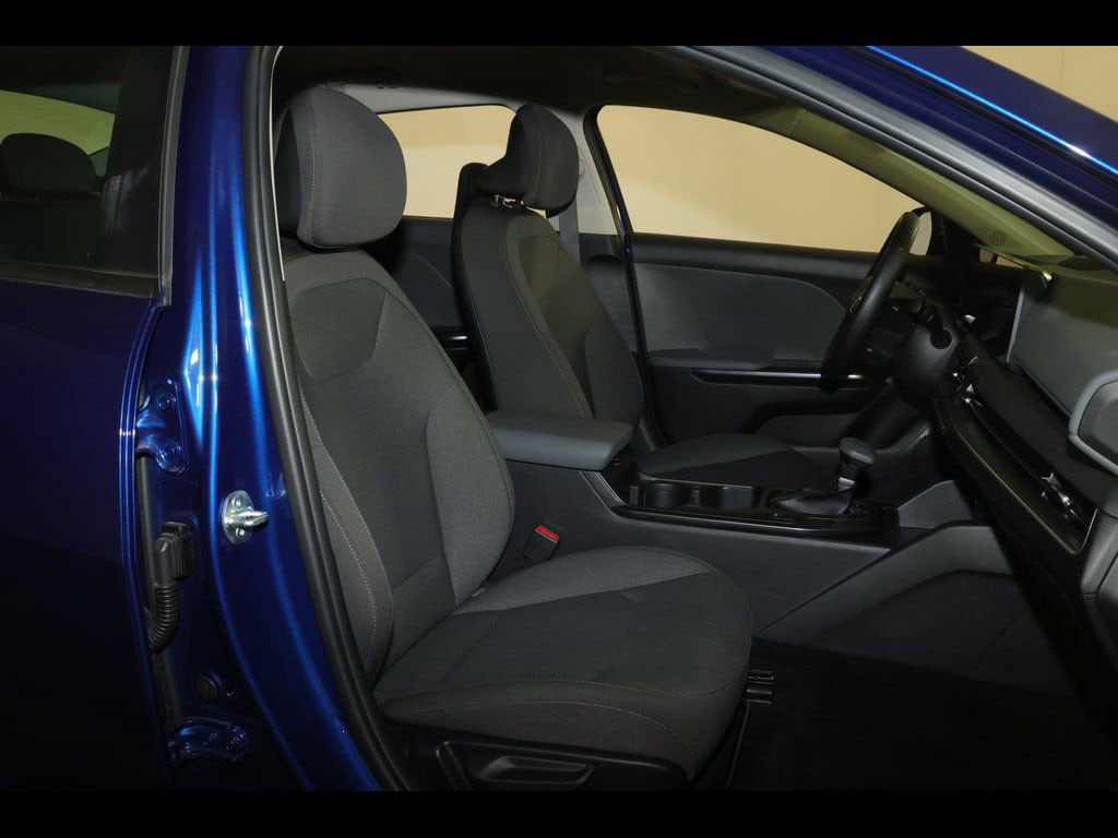 2025 Kia K4 LXS - Photo 28