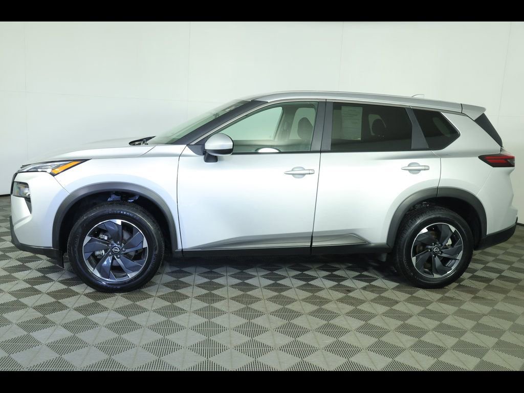 2025 Nissan Rogue SV - Photo 16