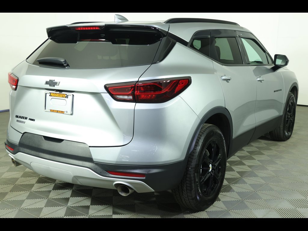 2023 Chevrolet Blazer 2LT photo 2