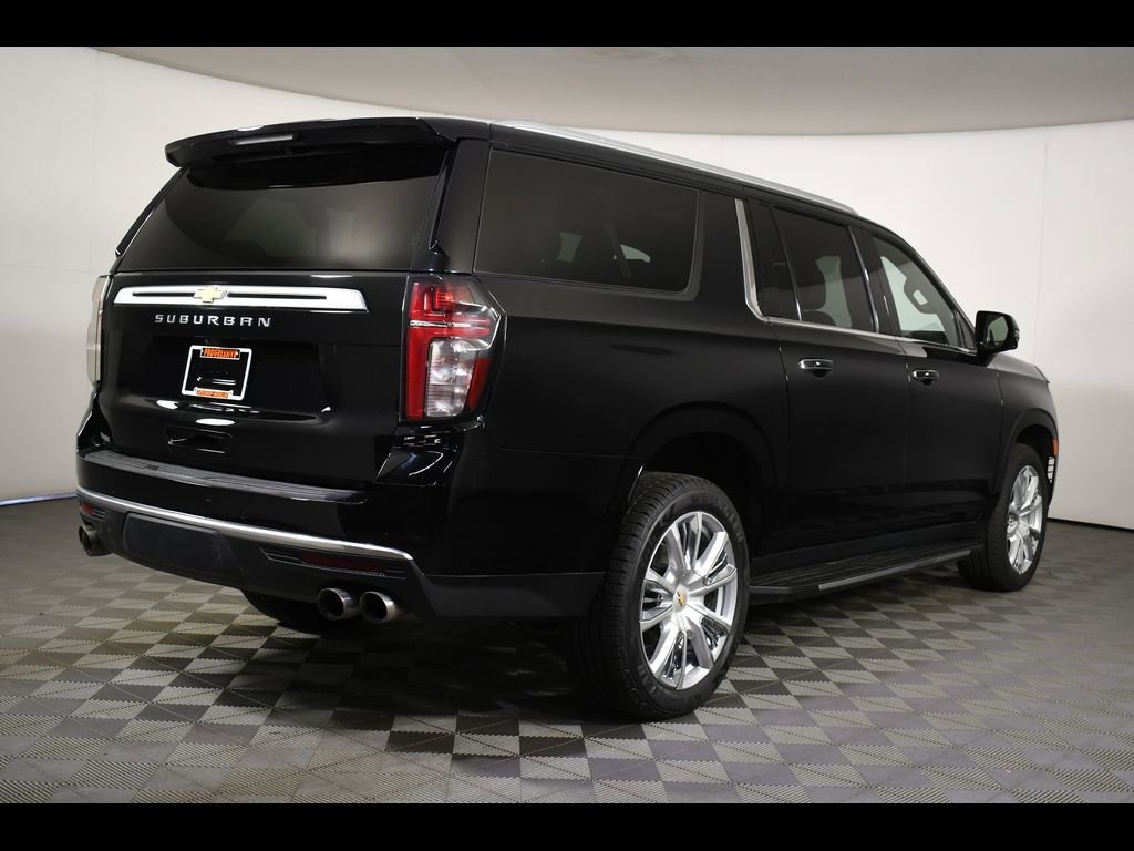2021 Chevrolet Suburban High Country photo 2