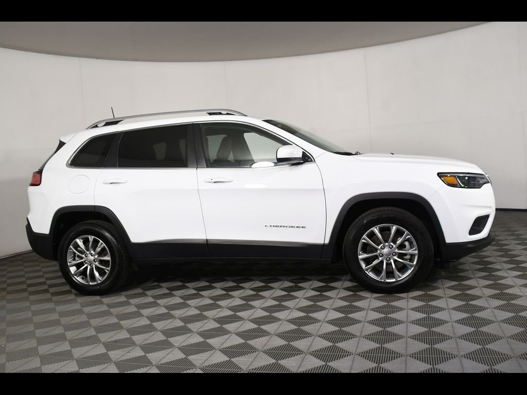 Used 2021 Jeep Cherokee Latitude Lux with VIN 1C4PJMMX2MD216246 for sale in Massillon, OH