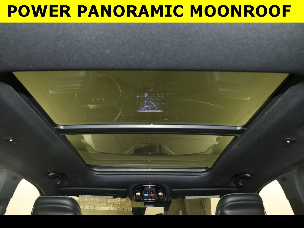 2022 Jeep Grand Cherokee Overland photo 2