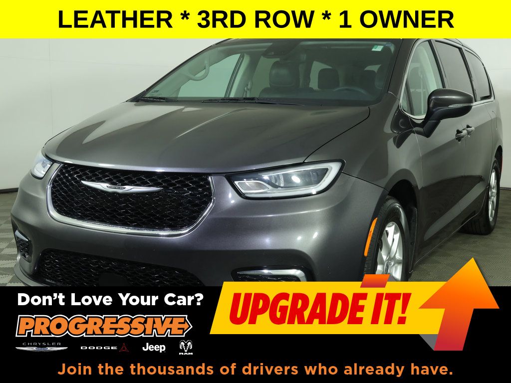 2023 Chrysler Pacifica Touring L's photo