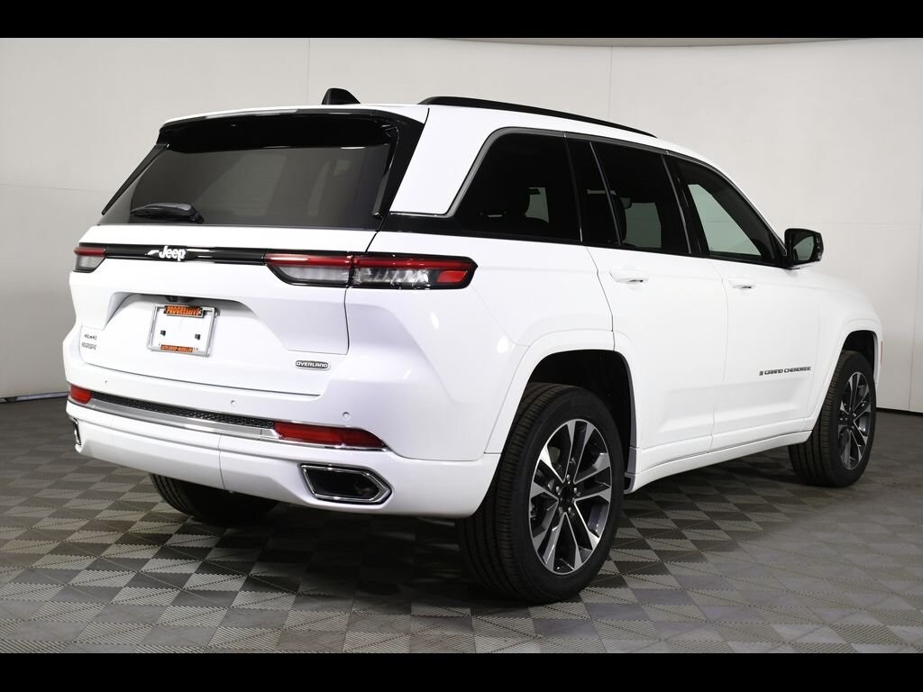 2025 Jeep Grand Cherokee Overland photo 2