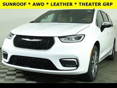 2026 Chrysler Pacifica PINNACLE AWD Passenger Van