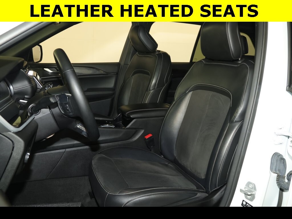 2022 Jeep Grand Cherokee Altitude photo 2
