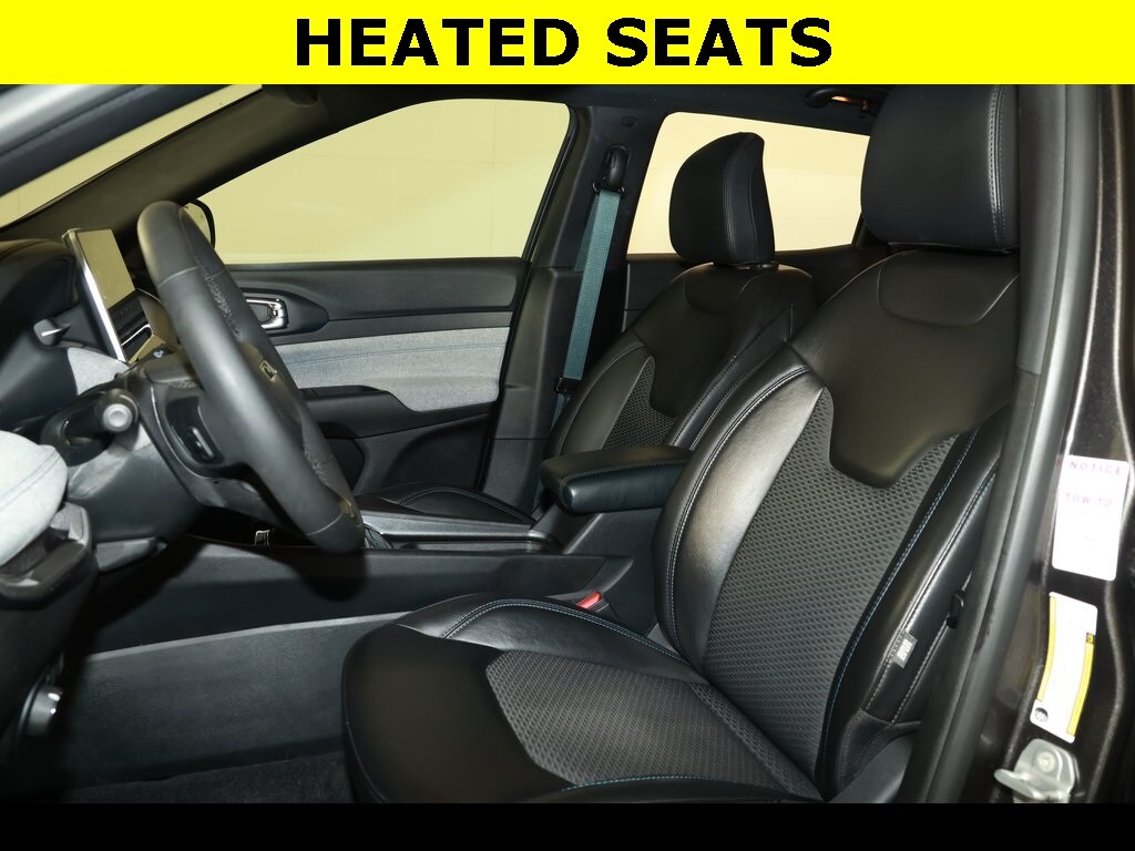 2023 Jeep Compass Latitude photo 2