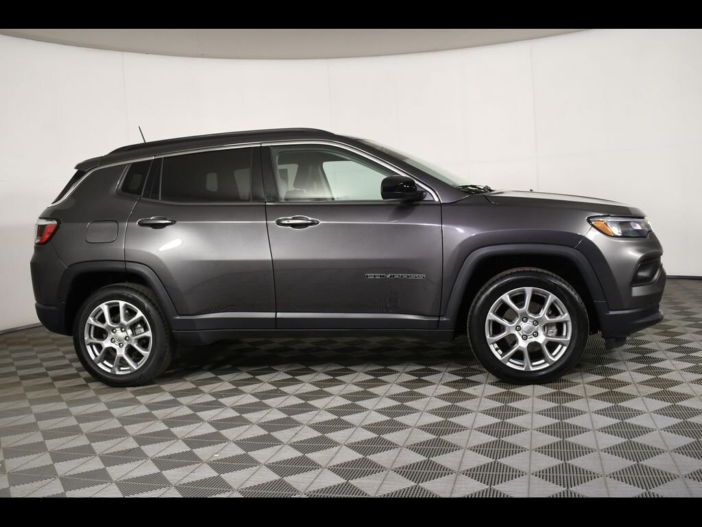 Used 2022 Jeep Compass Latitude Lux with VIN 3C4NJDFB3NT127693 for sale in Massillon, OH