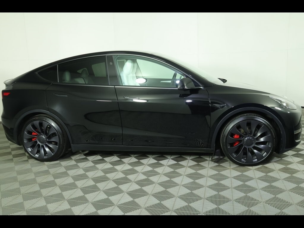 2024 Tesla Model Y Performance photo 2