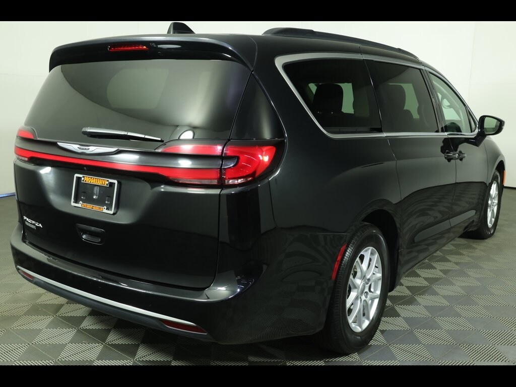 Used 2022 Chrysler Pacifica Touring L Minivan/Van