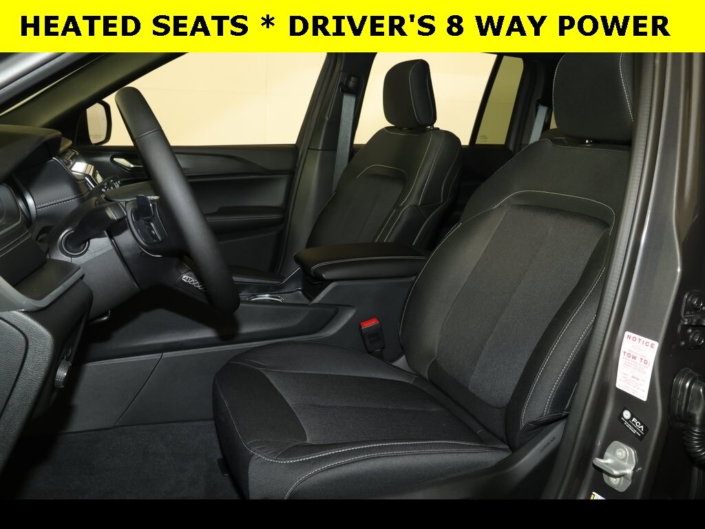 2025 Jeep Grand Cherokee Laredo photo 4