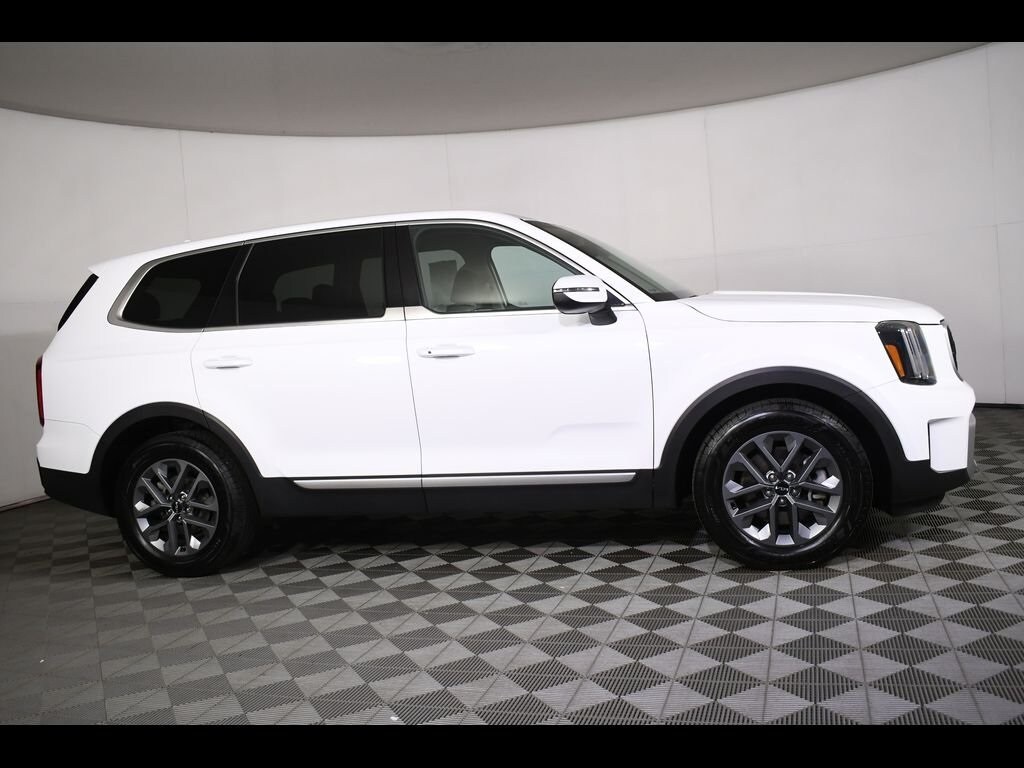 Used 2023 Kia Telluride LX with VIN 5XYP2DGCXPG362602 for sale in Massillon, OH