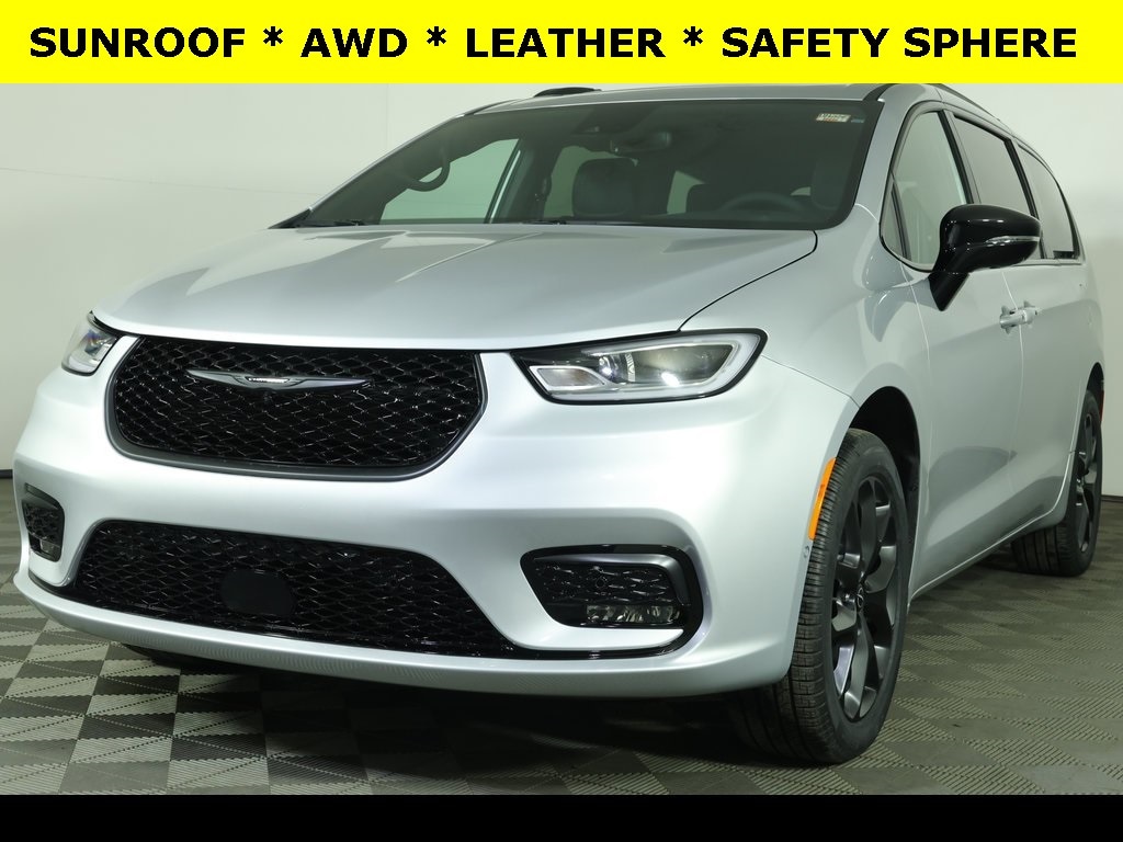 2026 Chrysler Pacifica Limited's photo