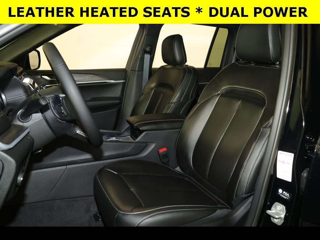 2025 Jeep Grand Cherokee Limited photo 3