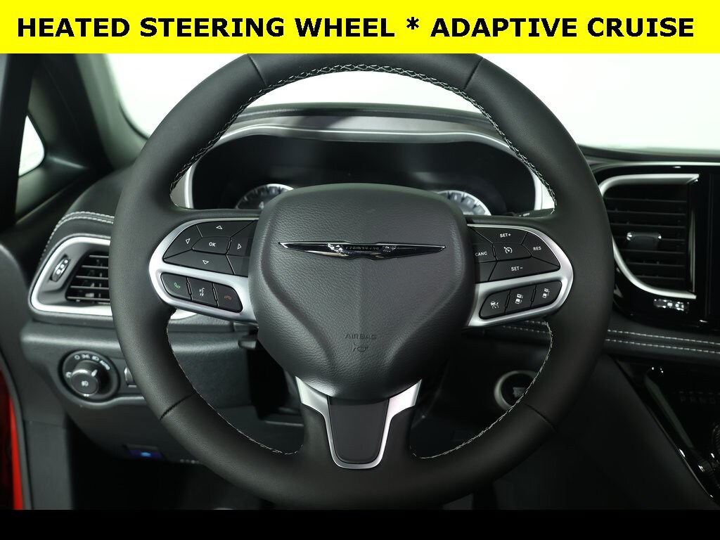 2026 Chrysler Pacifica photo 4