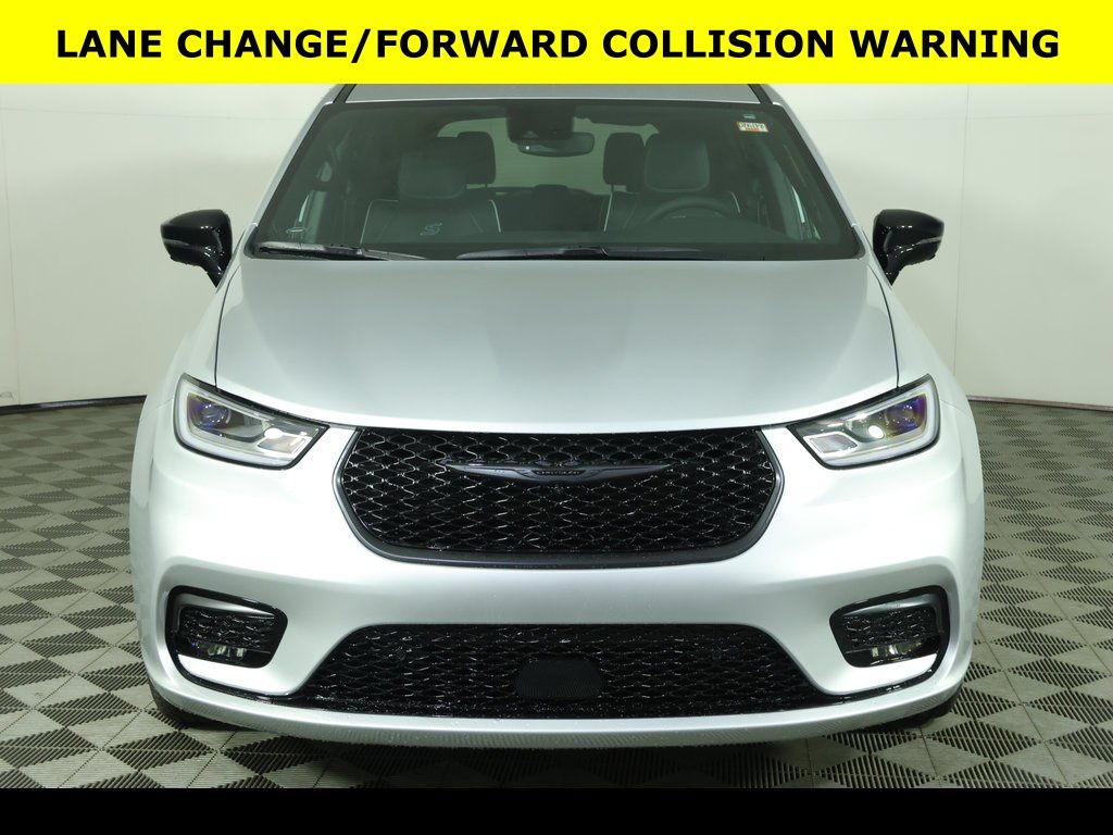 2026 Chrysler Pacifica Limited - Photo 8