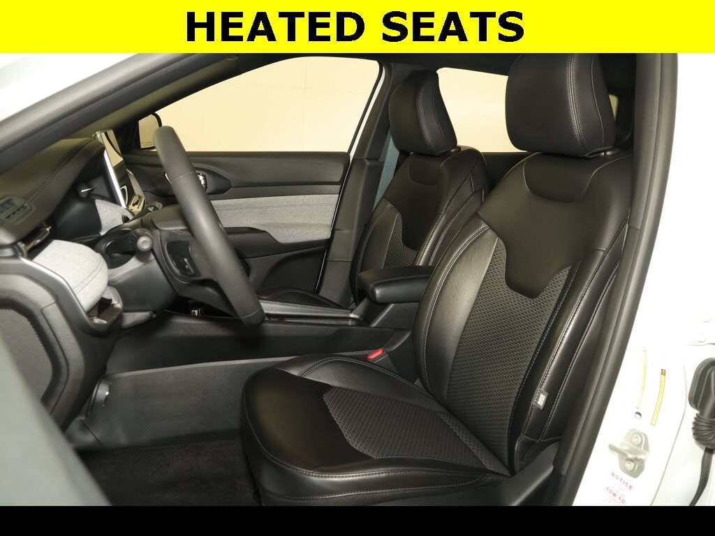 2023 Jeep Compass Latitude photo 2