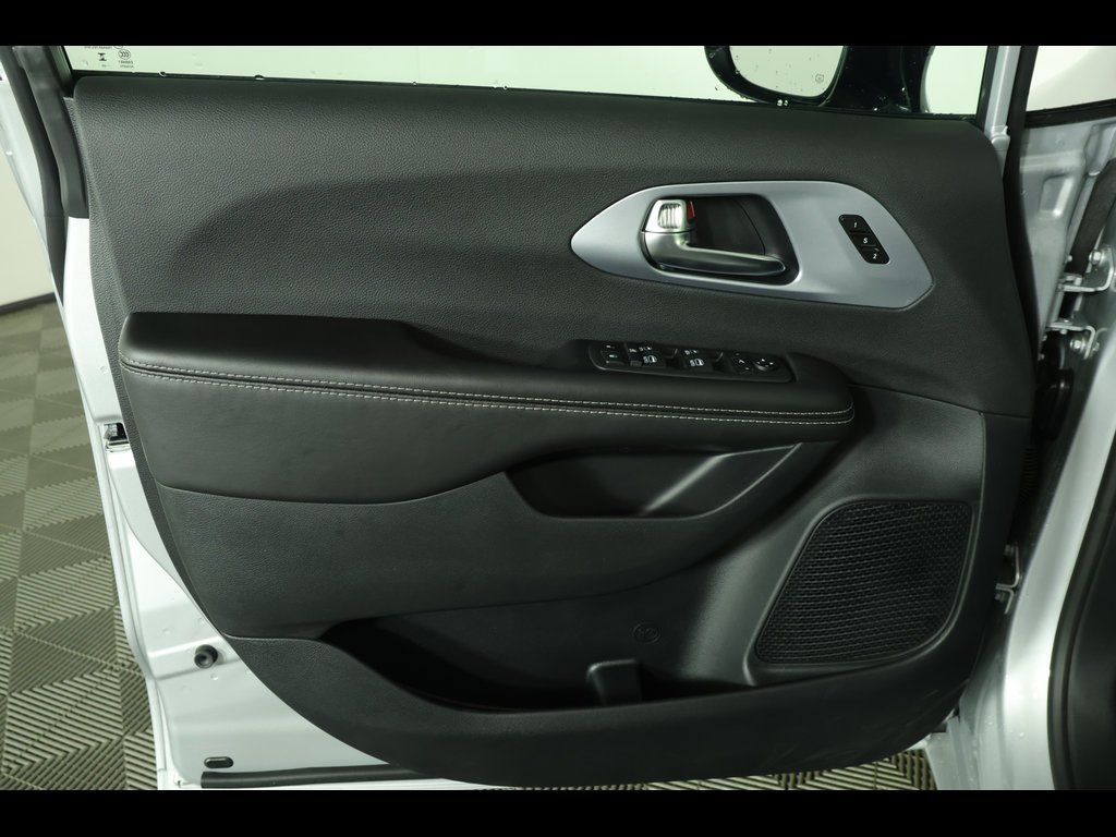 2026 Chrysler Pacifica Limited - Photo 24