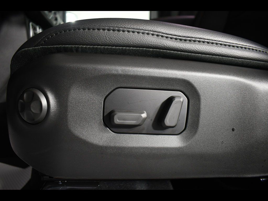 2025 Jeep Wrangler 4-Door Sahara - Photo 17