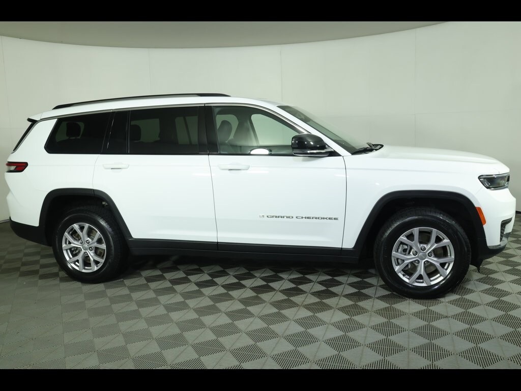 2022 Jeep Grand Cherokee Limited photo 2