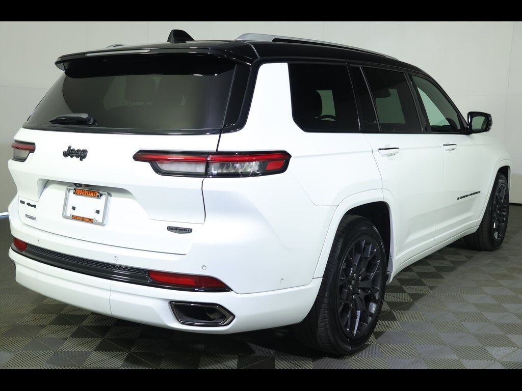 2023 Jeep Grand Cherokee L Summit photo 2