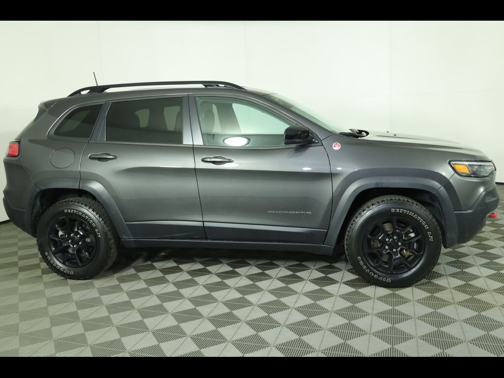 2022 Jeep Cherokee Trailhawk photo 2