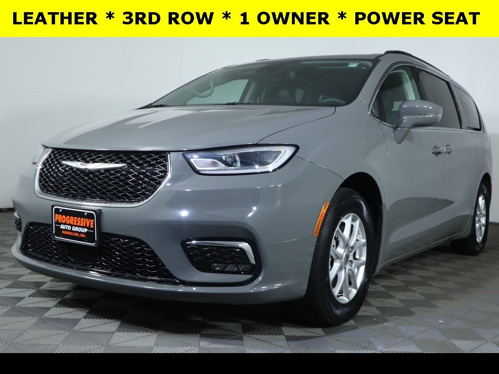 2022 Chrysler Pacifica Touring L's photo