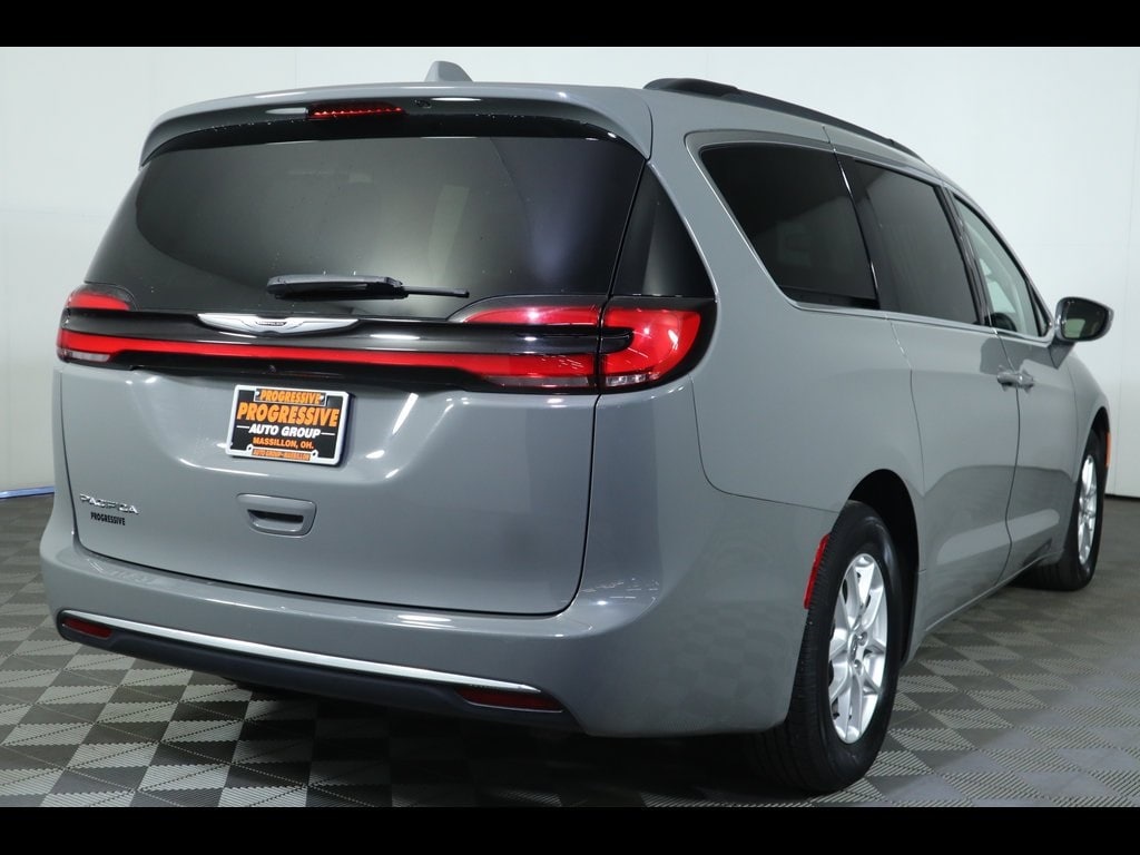 Used 2022 Chrysler Pacifica Touring L Minivan/Van