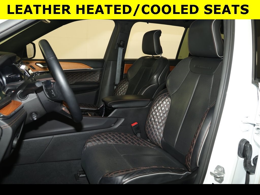 2023 Jeep Grand Cherokee L Summit photo 4