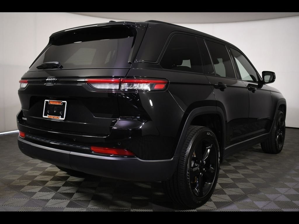 Used 2022 Jeep Grand Cherokee Altitude with VIN 1C4RJHAG3N8623202 for sale in Massillon, OH