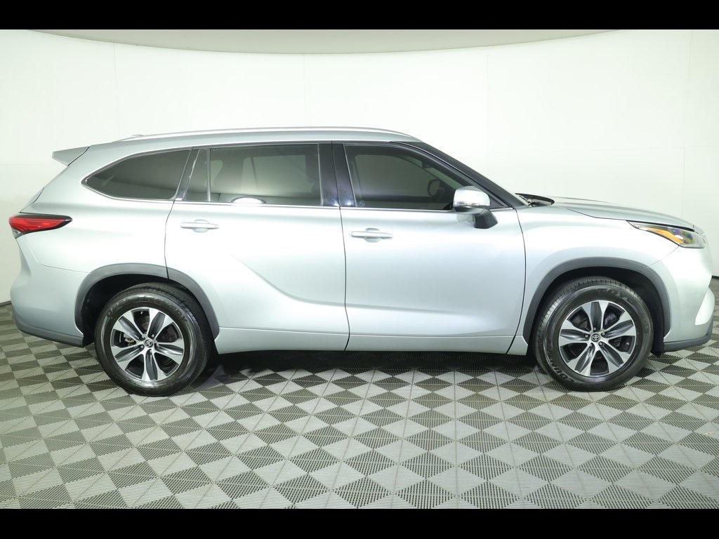 Used 2021 Toyota Highlander XLE SUV
