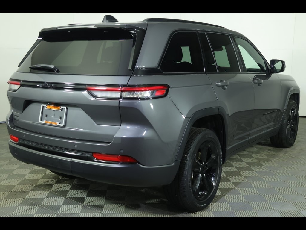 Used 2022 Jeep Grand Cherokee Altitude SUV