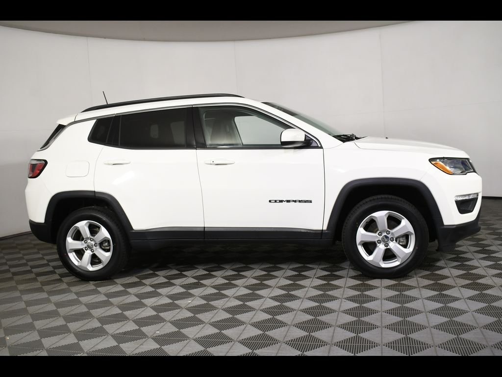 Used 2019 Jeep Compass Latitude with VIN 3C4NJDBB5KT593532 for sale in Massillon, OH