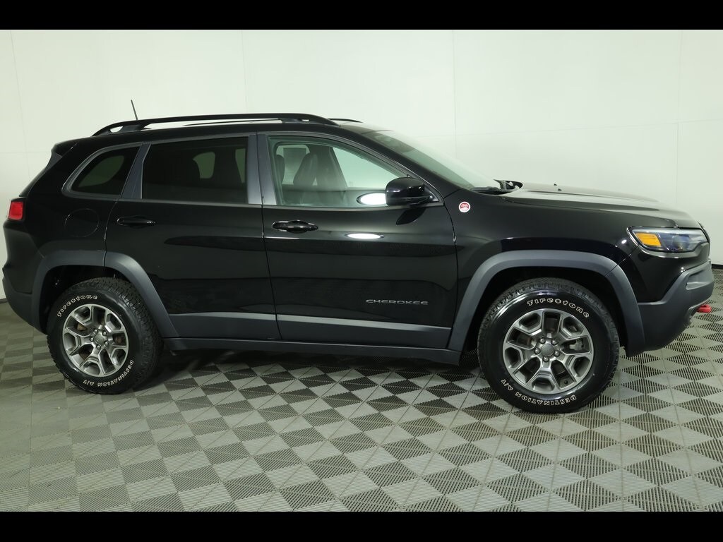 2022 Jeep Cherokee Trailhawk photo 2