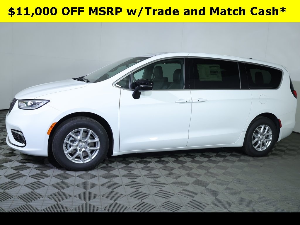 2026 Chrysler Pacifica Select's photo