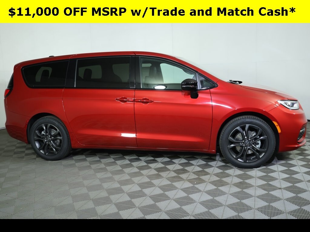 2026 Chrysler Pacifica Passenger Van 