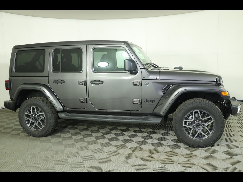 2025 Jeep Wrangler Sahara photo 2