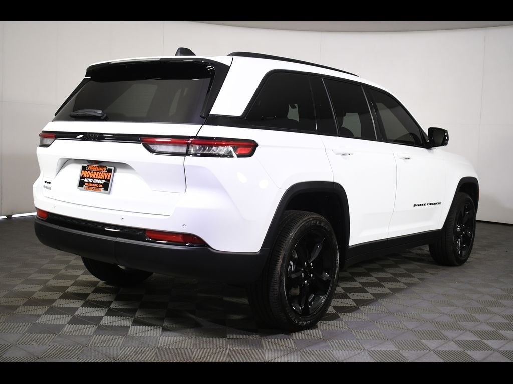 Used 2023 Jeep Grand Cherokee Altitude with VIN 1C4RJHAG9P8851076 for sale in Massillon, OH