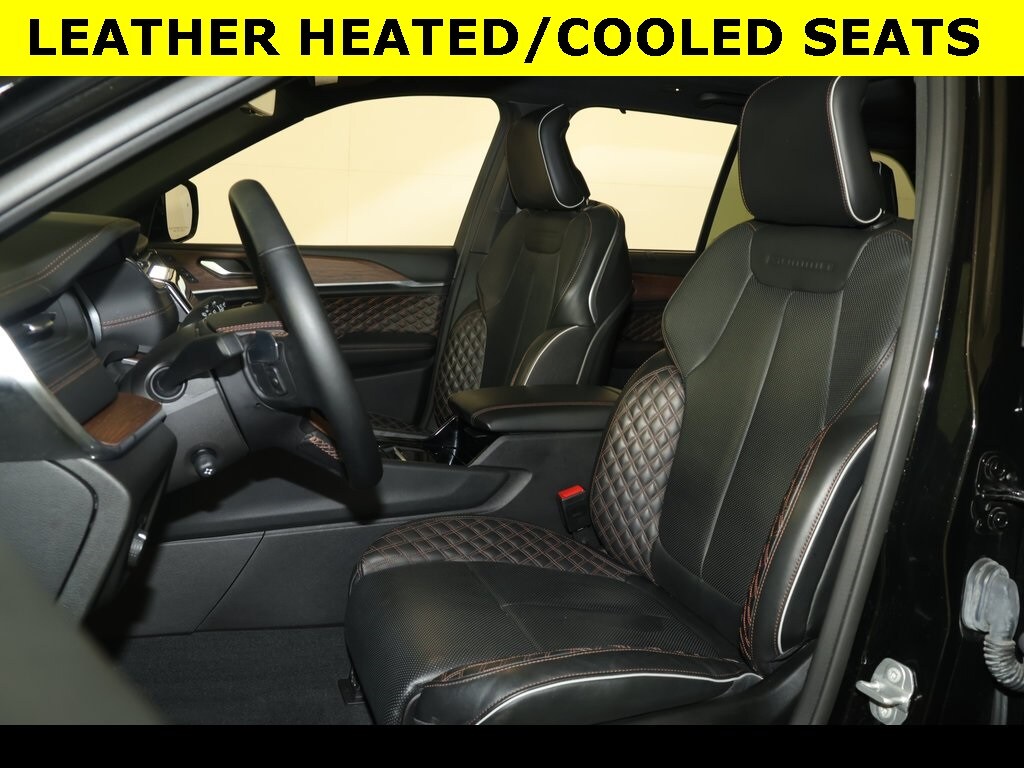 2023 Jeep Grand Cherokee Summit photo 2