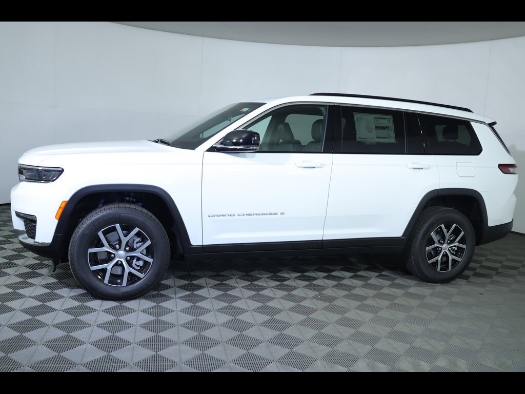 2025 Jeep Grand Cherokee Limited photo 2