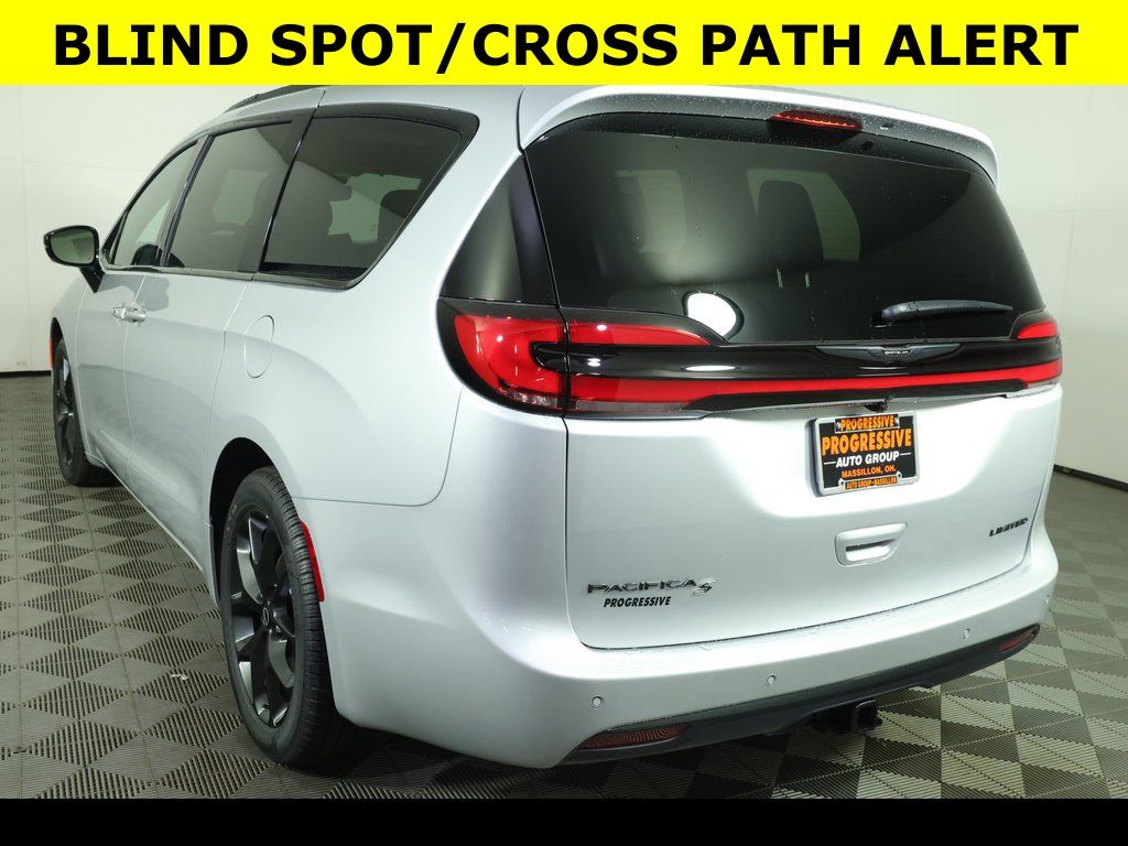 2026 Chrysler Pacifica Limited - Photo 9