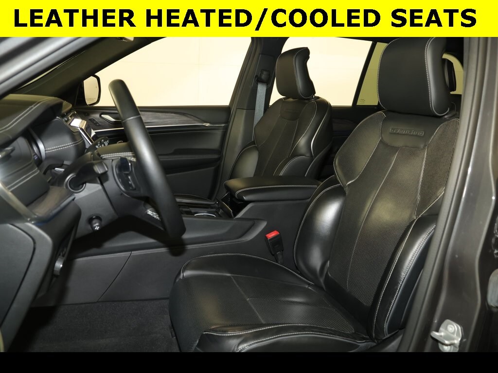 2022 Jeep Grand Cherokee Overland photo 3