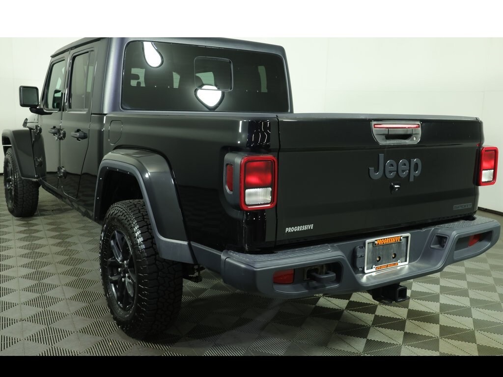 2021 Jeep Gladiator Sport photo 2