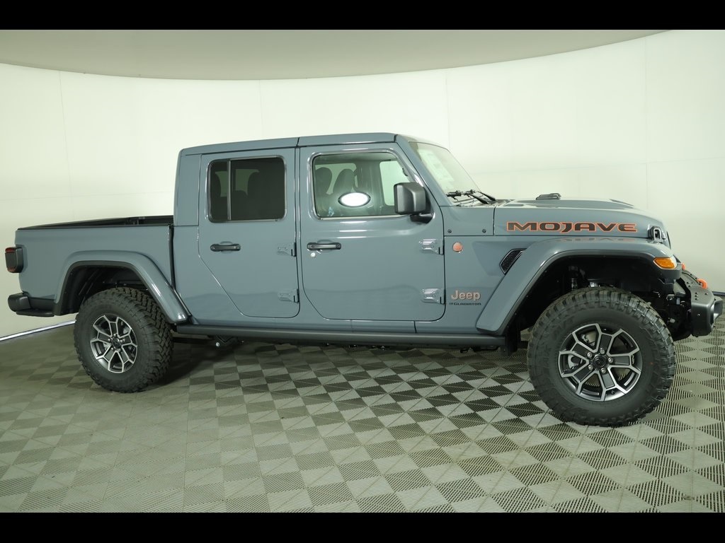 New 2025 Jeep Gladiator MOJAVE X 4X4 Pickup