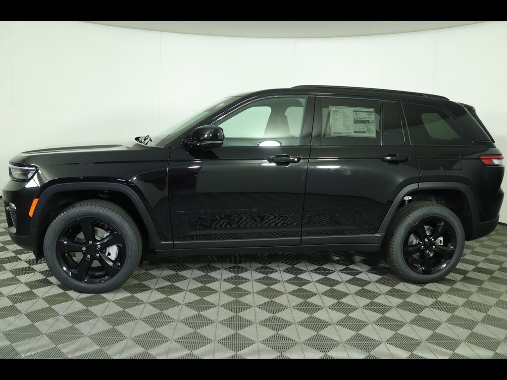 2025 Jeep Grand Cherokee Limited photo 2