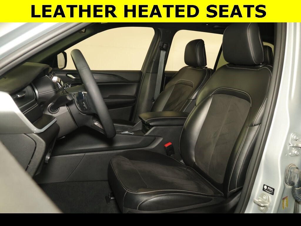 2023 Jeep Grand Cherokee Altitude photo 2