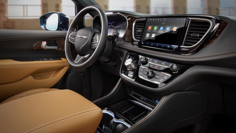 2024 Chrysler Pacifica Touring L dashboard