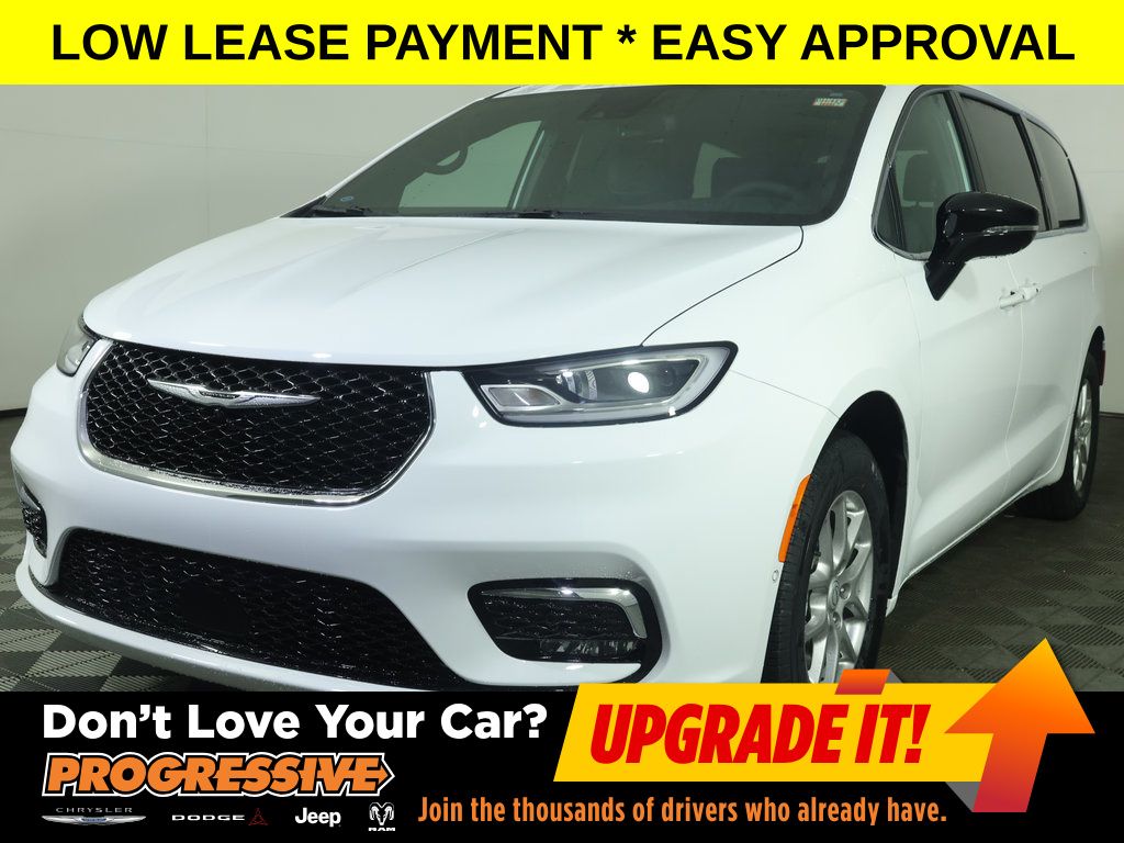 2026 Chrysler Pacifica Select's photo