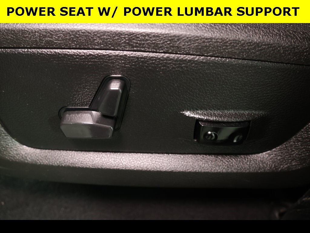 2023 Ram 1500 Classic SLT photo 3